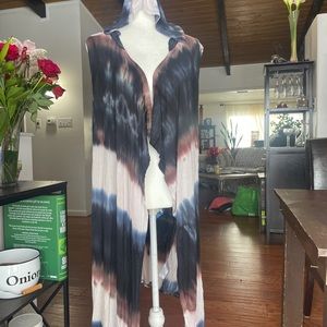 Soft tie-dyed sleeveless hooded waterfall waistcoat